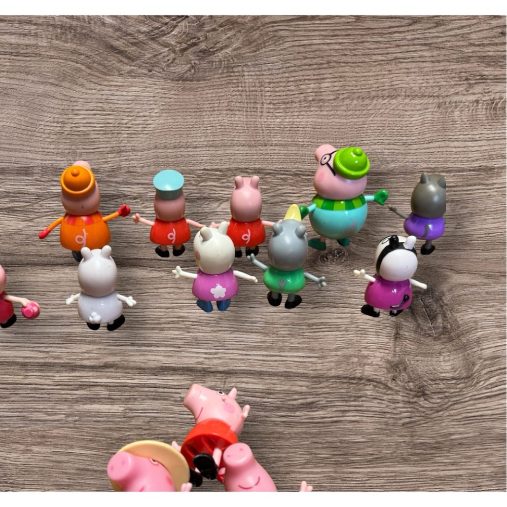 Lot of 13 Peppa Pig Family & Friends Toys Figures - Picture 5 of 6